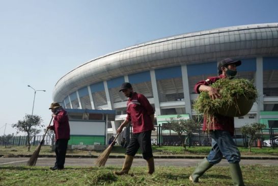 Sambut Piala Presiden, Pemkot Bandung dan Berbagai Elemen Masyarakat Beberesih Stadion GBLA