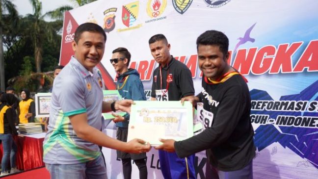 Sebanyak 1.100 Pesrta Antusias Ikuti Lomba Lari 5 KM yang Digelar Polresta Bandung