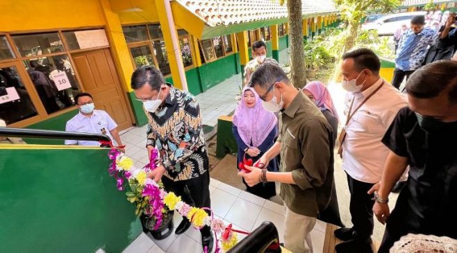 Tedy Rusmawan Resmikan RKB MIN 2 Kota Bandung