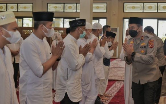 Wakapolda Jabar Lepas Calon Jemaah Haji Keluarga Besar Polda Jabar Tahun 2022