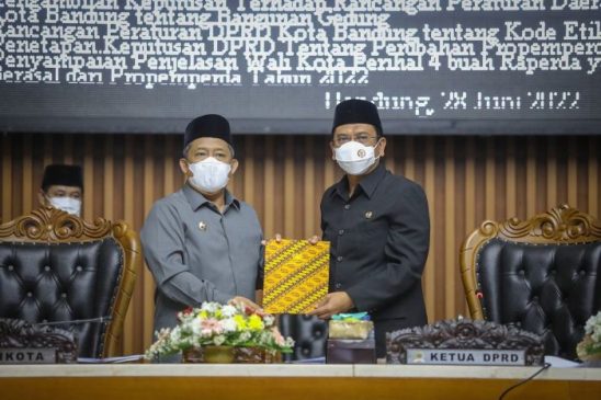 Yana Sampaikan 4 Raperda ke DPRD Kota Bandung