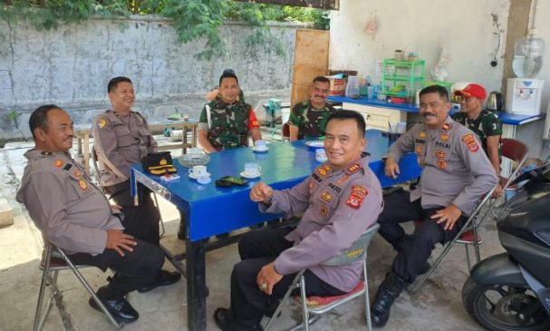 Jalin keakraban, Polisi Silahturahmi ke Subkogartap 0614 Cirebon
