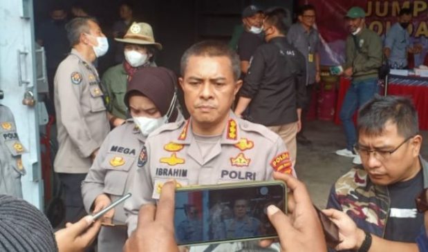 Jelang Hari Raya Idul Adha 1443 H, Kabid Humas Polda Jabar Serahkan Hewan Kurban