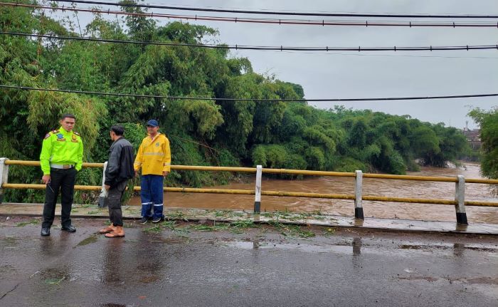 Jembatan Copong Retak Tidak Dapat Dilalui, Polisi Rekayasa Arus Lalin di Garut
