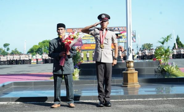Kabid Humas Tegaskan dengan Prinsip BETAH, Anak Sopir Angkot Jadi Lulusan Terbaik di SPN Polda Jabar