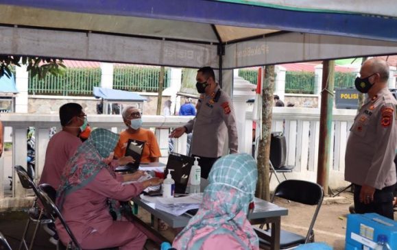 Pandemi Covid-19 Belum Berakhir, Ratusan Warga Sukabumi Jalani Vaksinasi Booster