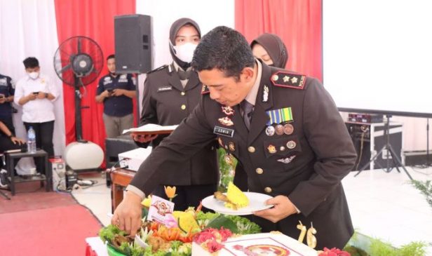 Polisi Gelar Syukuran Peringatan Hari Bhayangkara ke-76 Di Gor Sarja Arya Racana Majalengka