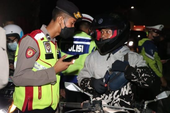 Gelar Patroli Skala Besar, Polisi Amankan 20 Dirigen Minuman Keras Jenis Tuak di Indramayu
