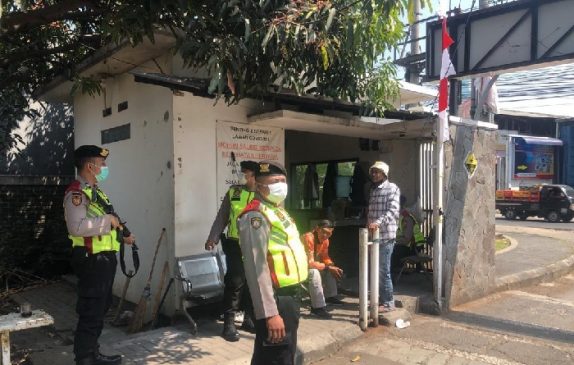 Dit Samapta Polda Jabar Tak Henti Laksanakan Patroli Guna Berikan Imbauan Taat Prokes dan Harkamtibmas