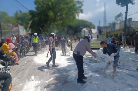 Polisi Lakukan Olah TKP Laka Lantas di Warungkondang Cianjur