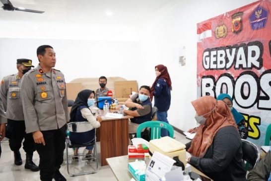 Wakapolda Jabar Pimpin Vaksinasi Serentak se-Jawa Barat di PT. Pratama Abadi Industri Limbangan Garut