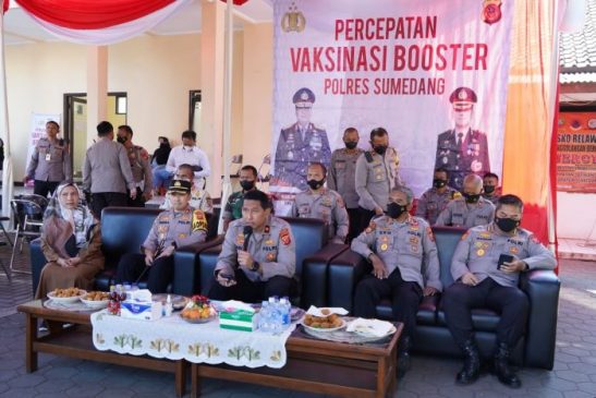 Wakapolda Jabar Tinjau Vaksinasi Covid-19 Serentak se-Polda Jabar Melalui Zoom Meeting di Wilkum Polres Sumedang