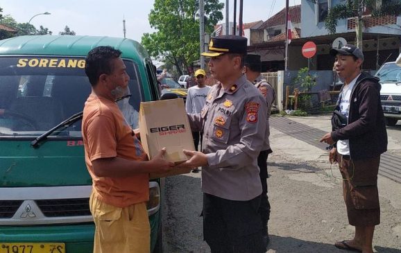 Baksos Polisi Kepada Masyarakat yang Terdampak Pengalihan Subsidi BBM