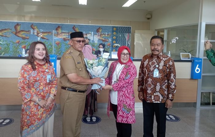 Hari Pelanggan Nasional, Jajaran Direksi bank bjb Layani Nasabah Secara Langsung (2)
