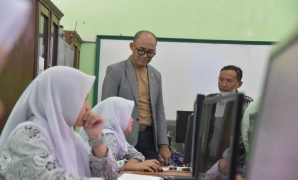 Komisi V DPRD Jabar Kunker ke SMKN 1 Garut Monitoring Pelaksanaan ANBK Tahun 2022