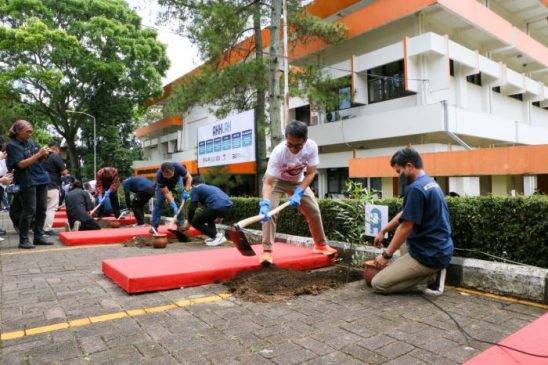Launching ULBI, Pos Indonesia Menanam AKHLAK Sebanyak 27.600 Pohon