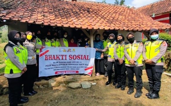Peringati HUT ke-74, Polwan di Kuningan Gelar Baksos