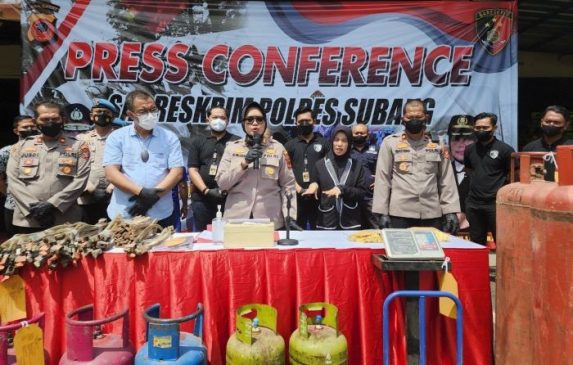 Polisi Ringkus Pelaku Penyuntikan LPG 3 Kg Beromset Miliaran Rupiah di Pusakanegara Kab Subang