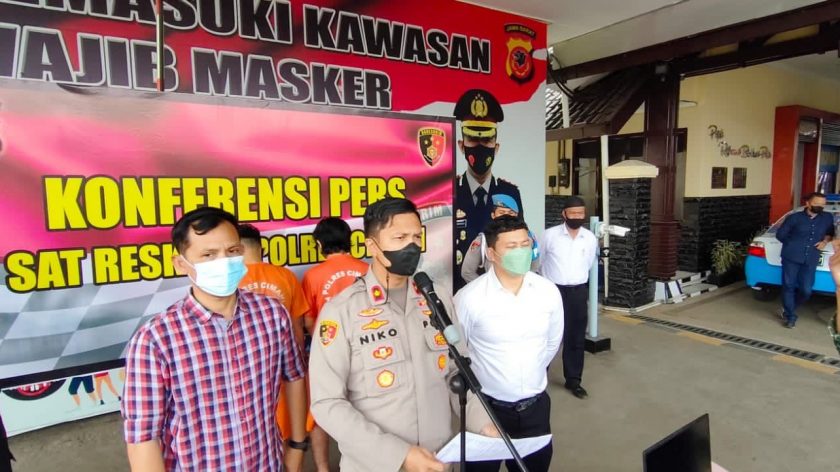 Polisi Tangkap 2 Pemuda Menggunakan, Memalsukan, Menyebarkan dan Menjual Uang Palsu di Cimahi
