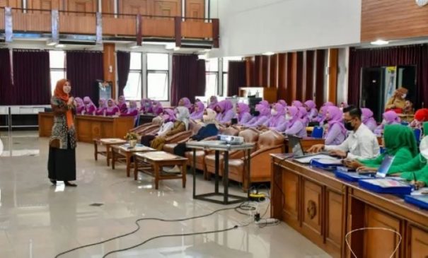 Ineu Purwadewi Sundari Jadi Narasumber Acara Sekoper Cinta yang Diselenggarakan DP3AKB Jabar