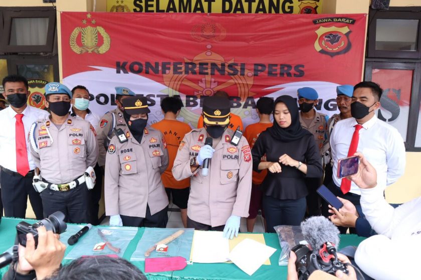Kabid Humas Polda Jabar Acungi Jempol, Polisi Tangkap Residivis Pelaku Curas di Bojongloa Kaler
