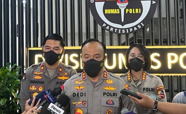 Kerahkan Tim DVI, Polri Gerak Cepat Berikan Pertolongan Korban Kerusuhan Laga Arema vs Persebaya