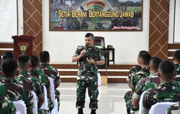 Pangdam I Bukit Barisan Beri Arahan Kepada Prajurit Brigif 7 RR dan Lakukan Penanaman Pohon