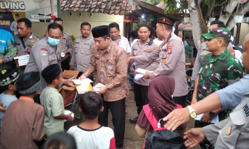 Peringati Maulid Nabi Muhammad SAW dan HUT TNI ke-77, Polisi Berikan Santunan kepada Anak Yatim Piatu