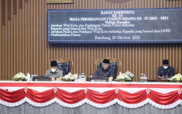 Rapat Paripurna, DPRD Kota Bandung Umumkan Pimpinan dan Anggota Pansus 4 Raperda