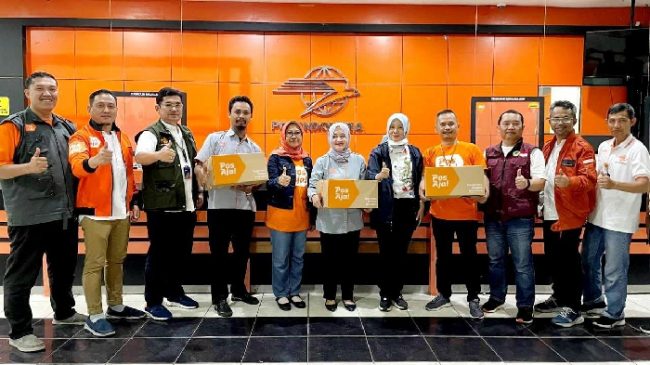 Peduli Korban Gempa Cianjur, Pos Indonesia Grup Serahkan Bantuan ke Posko Satgas BUMN dan Diskon 50 Persen Kiriman Bantuan Tujuan Cianjur