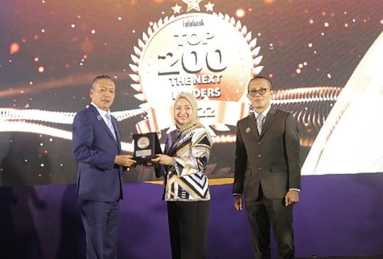 Bisnis bank bjb Semakin Solid, Nancy Adistyasari Sabet Penghargaan The Next Top Leader 2022