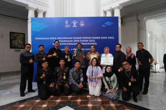Ketua DPRD Kota Bandung Terima Penghargaan JDIH Tahun 2022