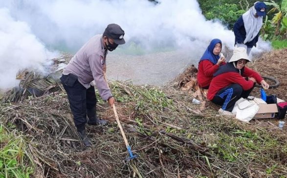 Polisi Bantu Warga ‘Sulap’ Lahan Tidur Jadi Lahan Produktif di Desa Bangbayang