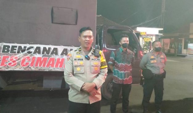 Polisi Beri Bantuan Sembako Tahap IV Bersama HMI Unjani untuk Korban Gempa Cianjur