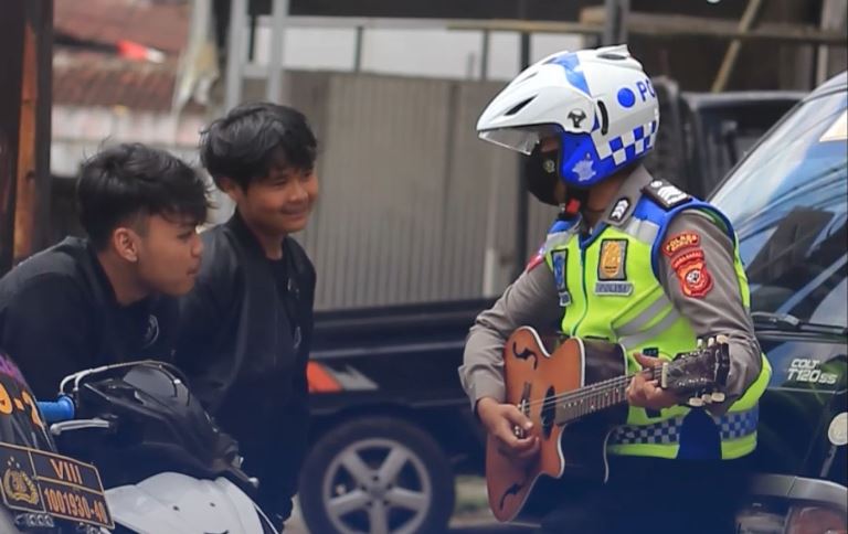 Sat Lantas Polres Garut Laksanakan Patroli dan Teguran Humanis