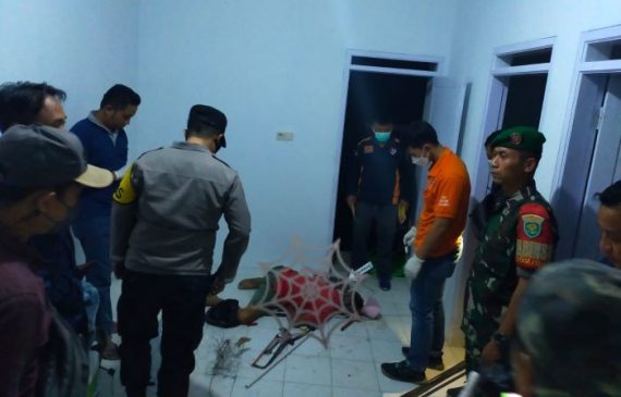 Seorang Pensiunan Ditemukan Meninggal Dunia di Dalam Rumahnya, Polisi Segera Datangi TKP