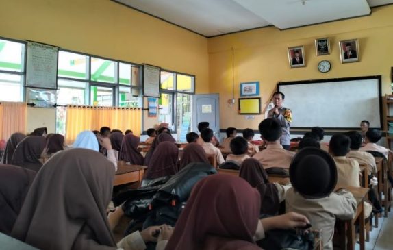 Siswa-Siswi SDN Giriharja Mendapat Pembinaan Polisi Sebagai Upaya Preemtif dan Prefentif Kenakalan Remaja