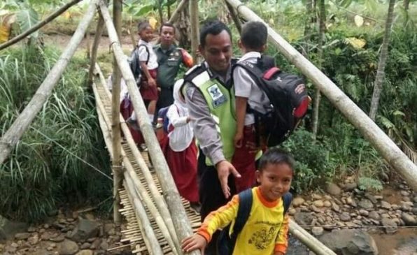 Tak Kenal Lelah, Polisi Berikan Pelayanan Prima kepada Masyarakat