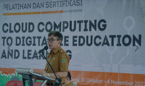 Yesa Sarwedi Wakili Kadisdik Jabar Buka Pelatihan ‘Cloud Computing To Digitilize Education and Learning’