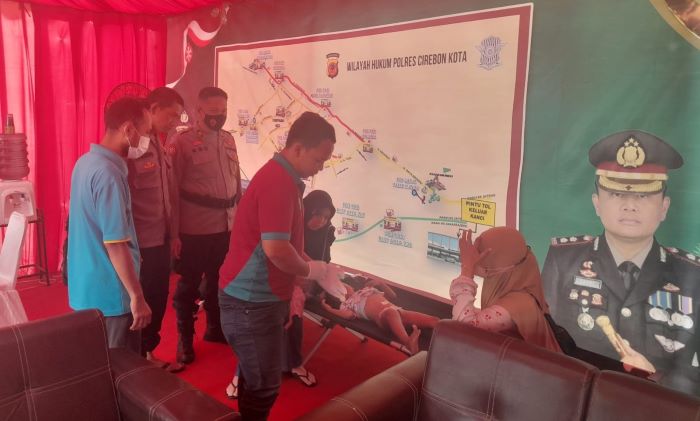 Aksi Cepat, Polisi di Posyan Rest Area 208 B Bantu Anak Tertumpah Air Panas
