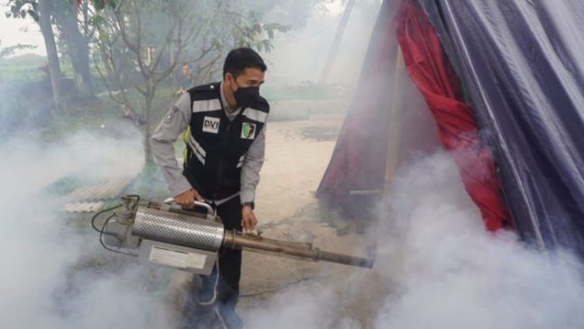 Cegah Demam Berdarah, Polri Lakukan Fogging untuk Para Pengungsi Gempa Cianjur