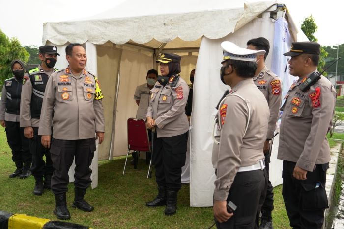 Dalam Rangka Persiapan Ops Lilin Lodaya 2022, Kapolda Jabar Cek Kesiapan Pos Pengamanan di Rest Area KM 86 A Subang