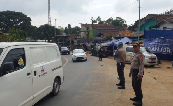 Demi Kelancaran dan Tepat Sasaran, Polri Laksanakan Pengawalan Bansos Kepada Korban Gempa Cianjur