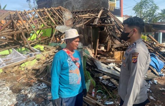 Didatangi Ibu Kapolri, Polri Berbagi Cerita Bersama Warga Korban Gempa Cianjur