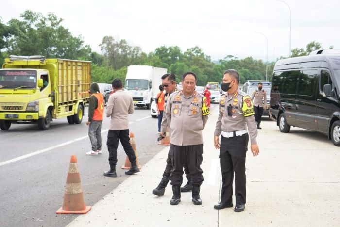 Kapolda Jabar Cek Kesiapan Pos Pengamanan di Rest Area KM 57 Karawang