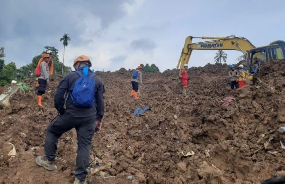 Pasca Terjadinya Gempa Cianjur, Gabungan Polri Lakukan Evakuasi dan Pencarian Korban