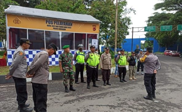 Personel Gabungan TNI-Polri Giat Apel Pengamanan Kegiatan Ibadah Natal di Gereja dan Tahun Baru 2023