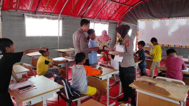 Polri Gencar Berikan Trauma Healing Bagi Korban Gempa Cianjur