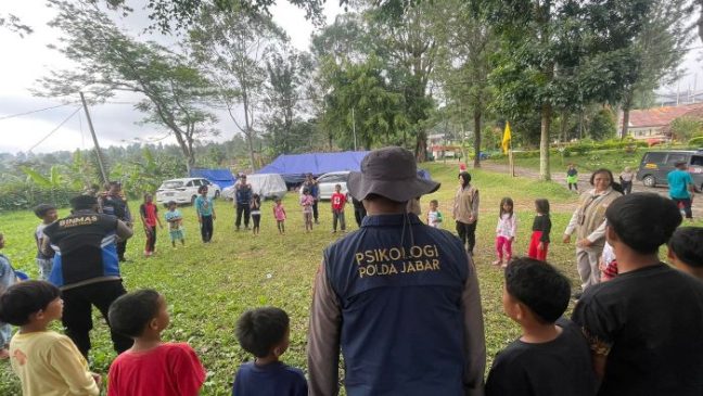 Polri Laksanakan Trauma Healing di 104 Titik Pengungsian Cianjur