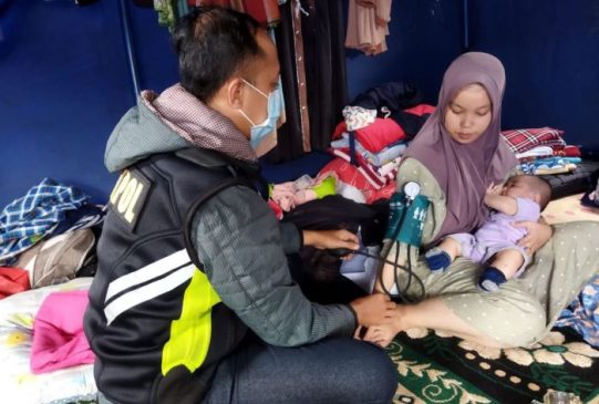 Polri Tak Kenal Lelah Berikan Pelayanan Kesehatan untuk Para Korban Gempa Cianjur